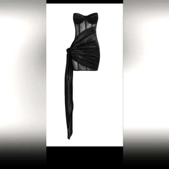 Dress - Picture 1 of 8